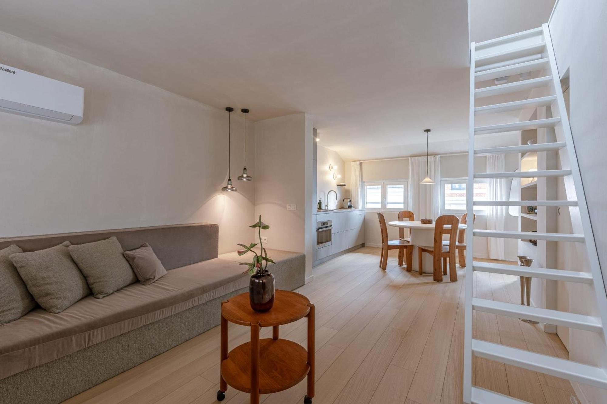 Апартаменты Huswell - Urban Getaway For Two In The Heart Of Антверпен Экстерьер фото